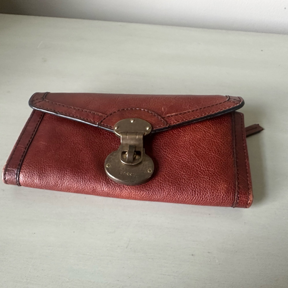 Vintage fossil VRI revival  brown leather with brass turn lock